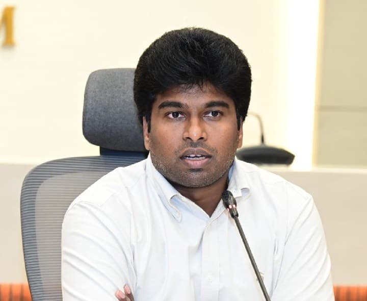 తీవ్ర వాయుగుండం ప్రభావంతో జిల్లాలో భారీ వర్షాలు