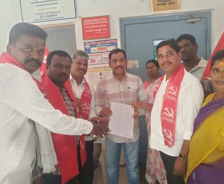 బోధన్లో వామపక్ష పార్టీల ధర్నా - Udayam