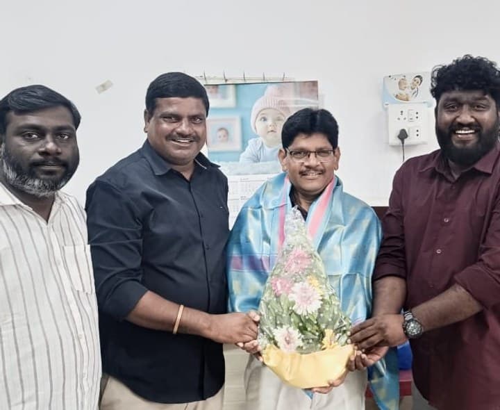 నిర్మల్ ఐఎంఐ అధ్యక్షులు డాక్టర్ ను అభినందించిన నాయకులు - Udayam