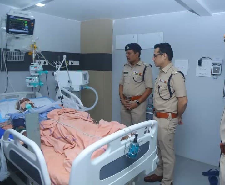 ఎస్సై, డ్రైవర్ ను పరామర్శించిన సీపీ - Udayam