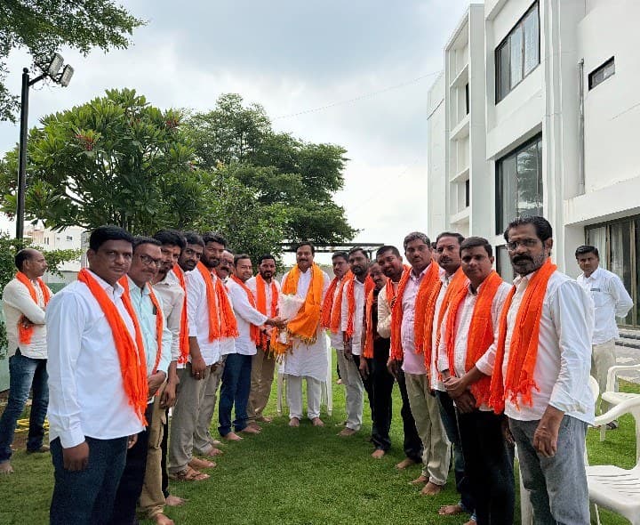 ఎమ్మెల్యే ఏలేటిని కలిసిన గణేష్ ఉత్సవ సమితి సభ్యులు - Udayam