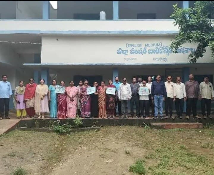 ఒత్తిడి తగ్గించాలంటూ ఎసీటీల నిరసన - Udayam