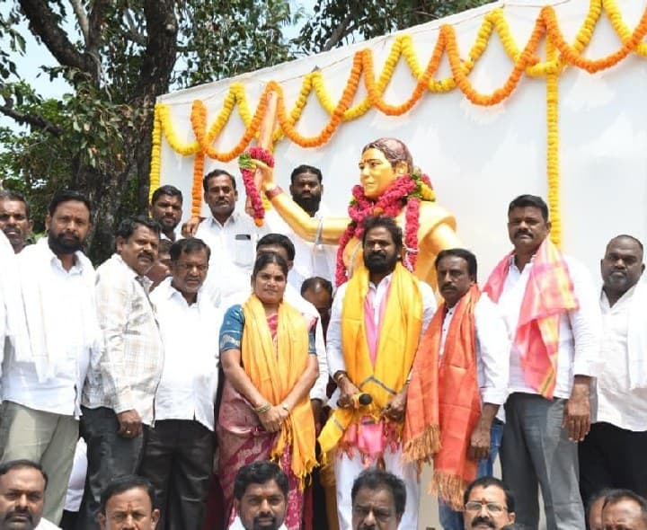 చాకలి ఐలమ్మ విగ్రహాన్ని ఆవిష్కరించిన వి.శ్రీనివాస్ గౌడ్ - Udayam