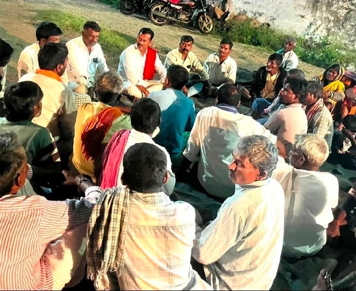 లోకుర్తిలో దళితుల గుడిసెల కూల్చివేతపై నిరసన - Udayam