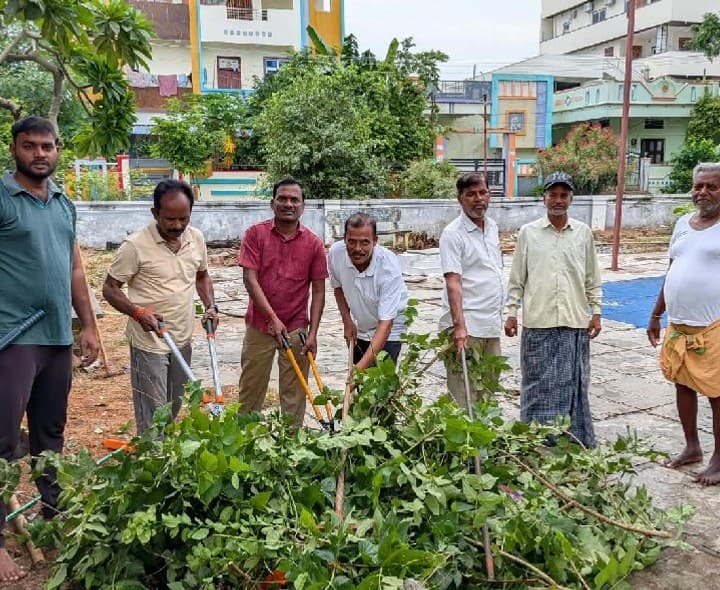 వెంకటేశ్వర ఆలయంలో స్వచ్ఛ భారత్ - Udayam