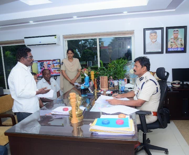 PGRS నిర్వహించిన జిల్లా ఎస్పీ - Udayam