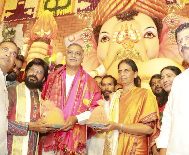 బాలాపూర్ గణేష్ ను దర్శించుకున్న హరీష్ రావు - Udayam