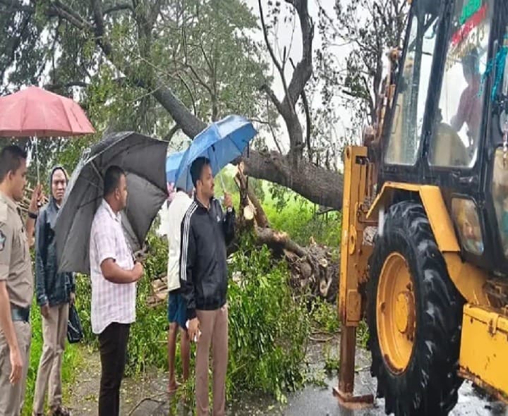 సీ.ఎస్.పీ రహదారిలో భారీగా ట్రాఫిక్ జామ్ - Udayam