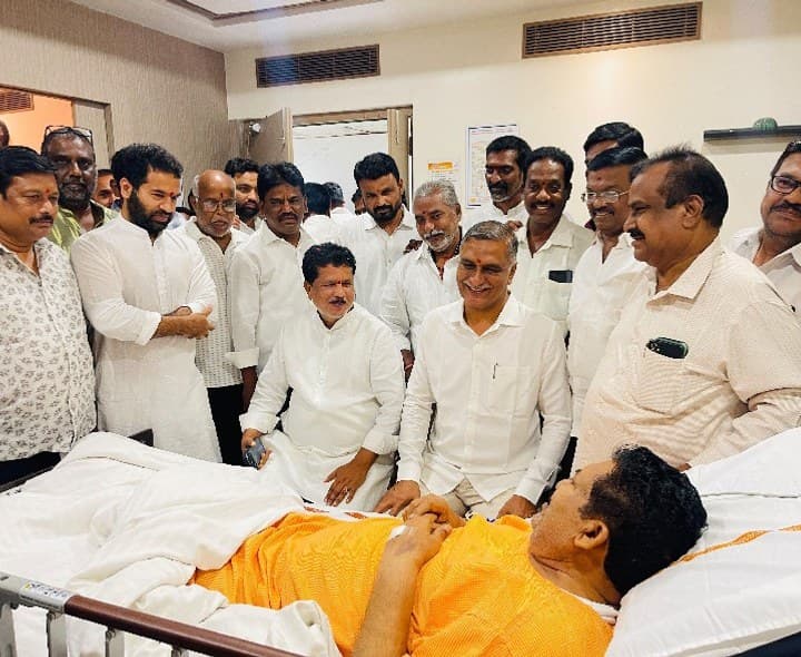 ముత్తా గోపాల్ను పరామర్శించిన హరీశ్రావు - Udayam