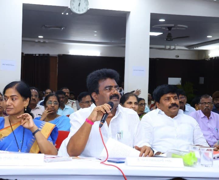 గిరిజన అభివృద్ధికి ప్రాధాన్యం - Udayam
