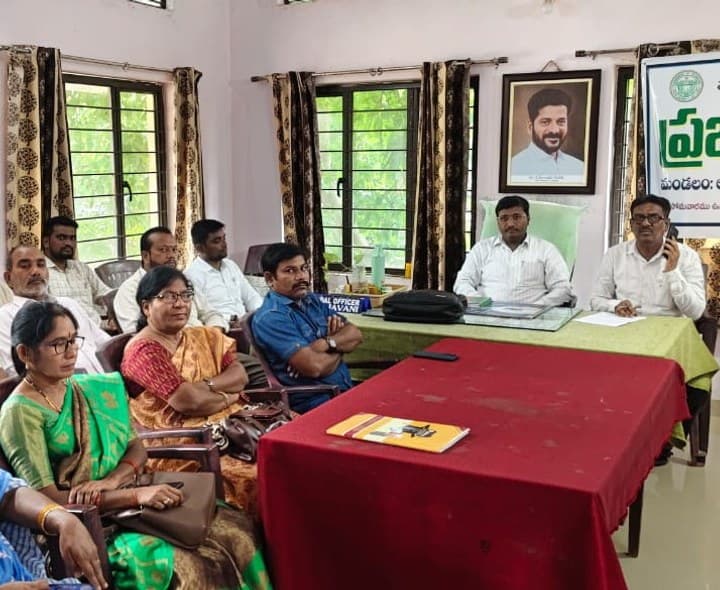మూడు దరఖాస్తులను స్వీకరించిన అధికారులు - Udayam