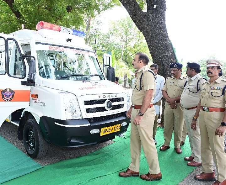నేర ఛేదనకు మొబైల్ ఫోరెన్సిక్ వాహనం - Udayam
