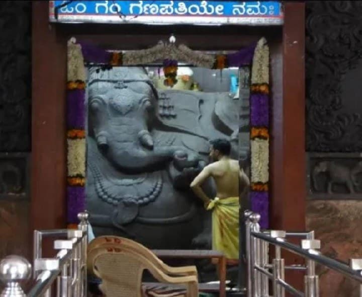 రోజు రోజుకీ పెరిగే వినాయకుడు ఎక్కడుందో తెలుసా - Udayam