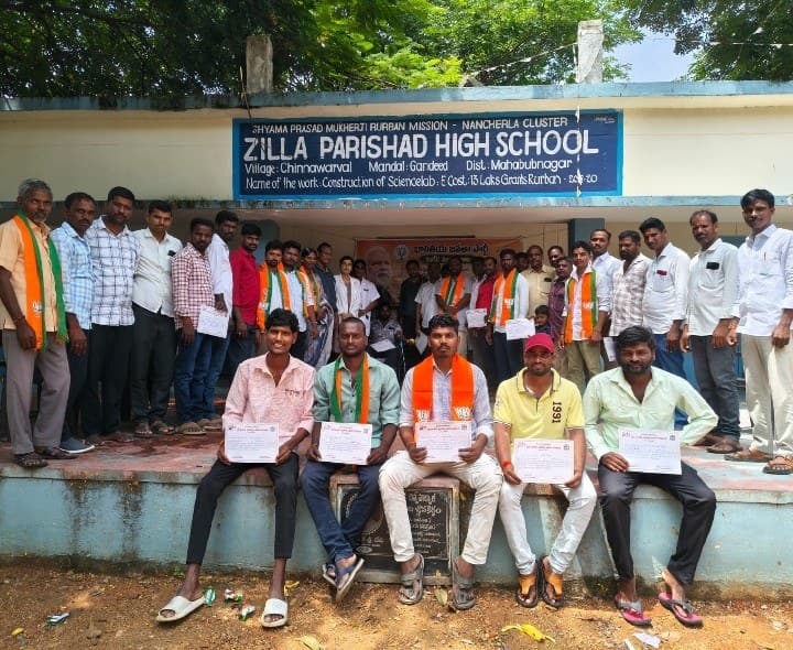 రక్తదానంతో మానవత్వం చాటిన యువత - Udayam