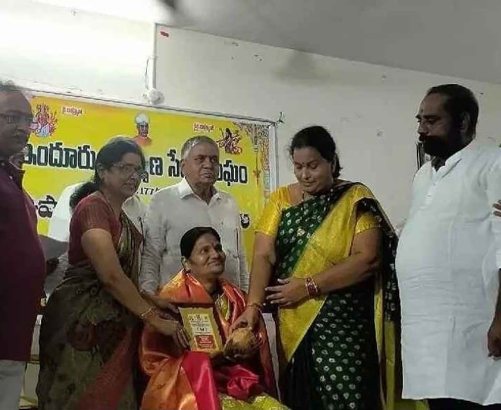 51 మంది గురువులకు ఘన సన్మానం - Udayam