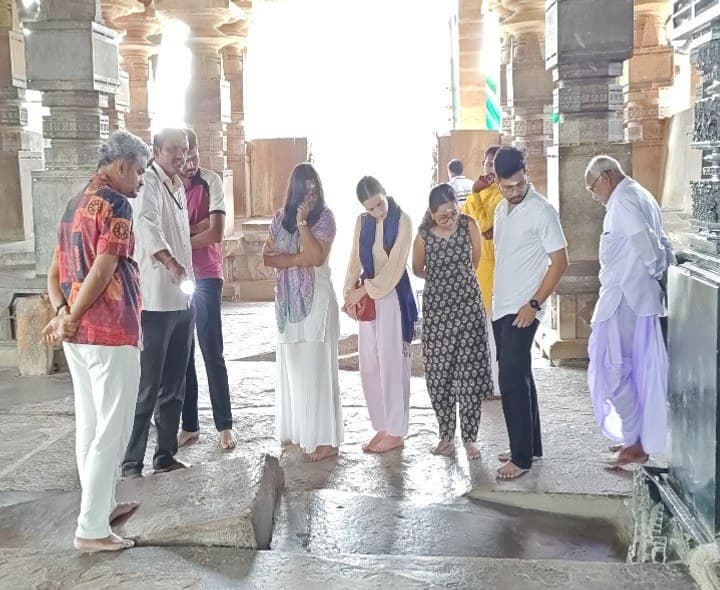 రామప్ప శిల్పకళకు పోర్చుగల్ పర్యాటకుల ఫిదా - Udayam