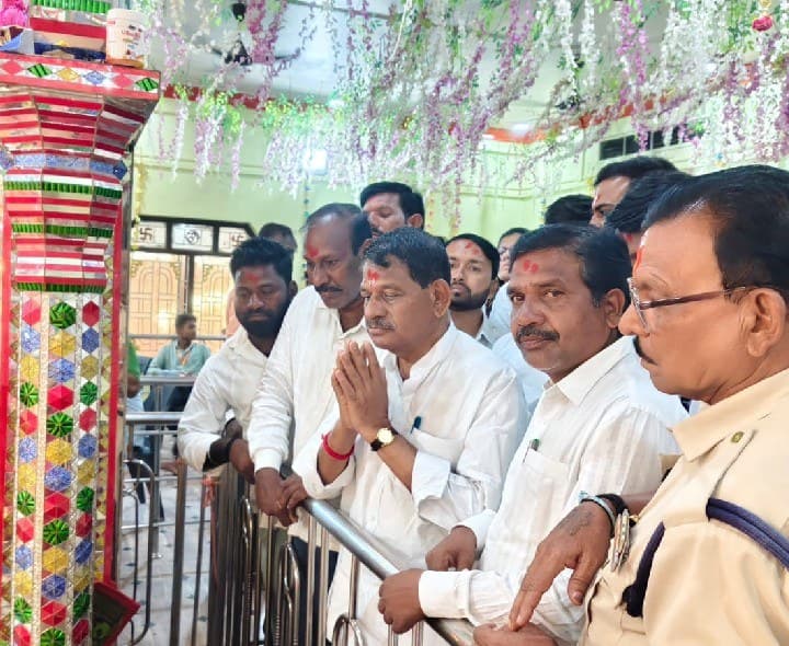 పాలజ్ లో భక్తి ప్రపంచంలో మధ్య మాజీ ఎమ్మెల్యే విట్టల్ రెడ్డి ప్రత్యేక పూజలు - Udayam