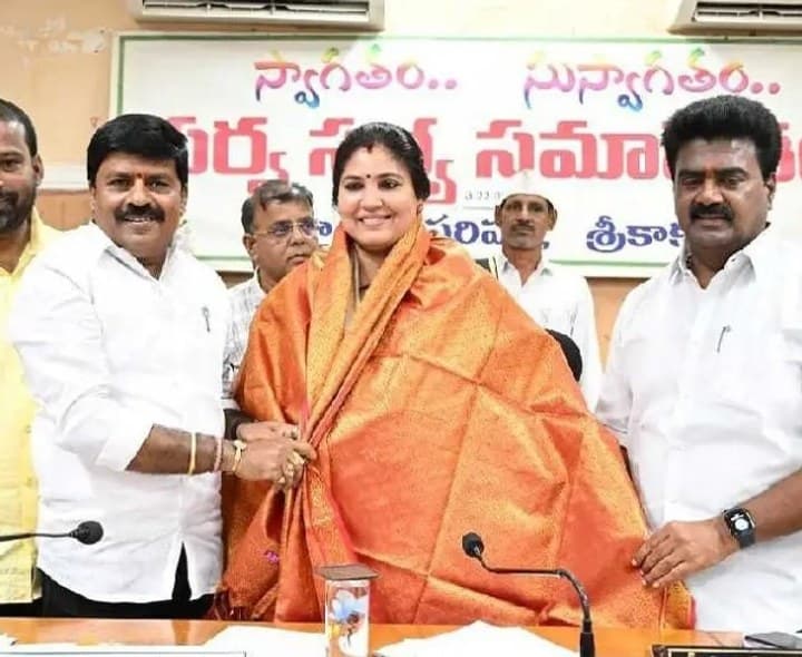 జడ్పీ చైర్పర్సన్ పిరియా విజయకు సత్కారం - Udayam