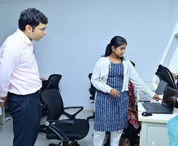 నిజామాబాద్ ఐ.టీ టవర్ ను సందర్శించిన కలెక్టర్ - Udayam