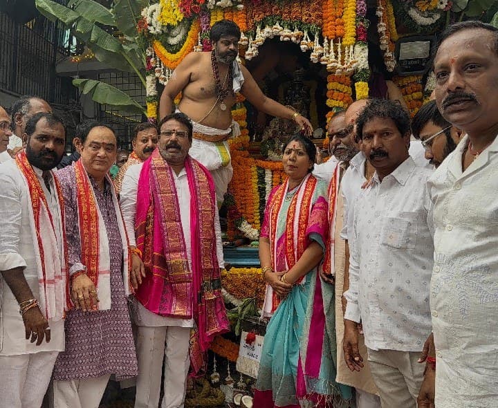 సికింద్రాబాద్ గణేష్ టెంపుల్ రథోత్సవంలో ఎమ్మెల్యే - Udayam
