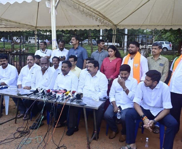 విశాఖలో పేదల భూములకు హక్కుల పంపిణీకి సర్వం సిద్ధం - Udayam