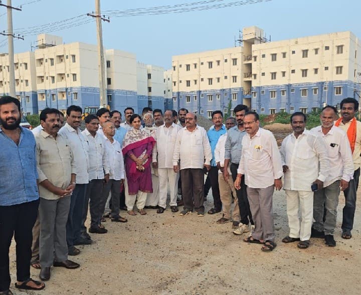 టిడ్కో ఇళ్ల పనుల పై ఎమ్మెల్యే సమీక్ష - Udayam