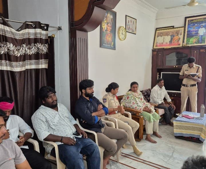 సీఎం పర్యటన పేరుతో ప్రజా గొంతుకను అణచివేయడం సరికాదు - Udayam