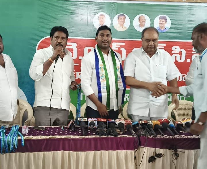 నాయకుల అండదండలతో పార్టీని ముందుకు తీసుకు వెళతా - Udayam