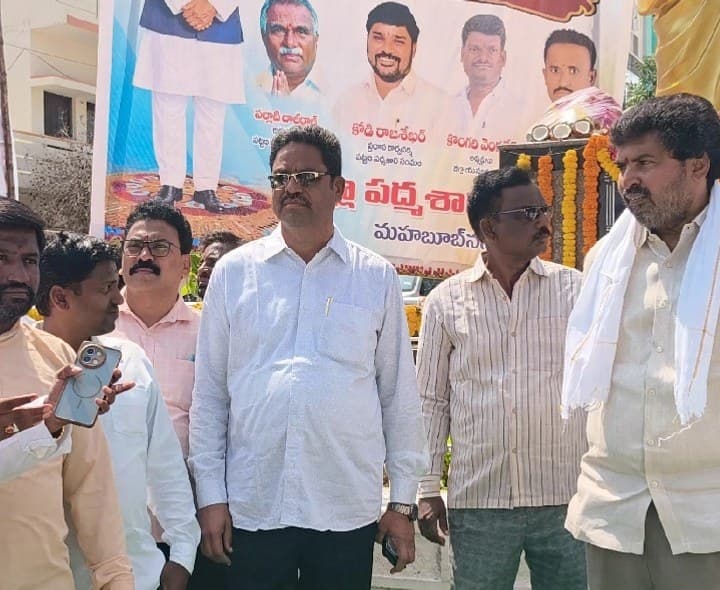 జిల్లా కేంద్రంలో ప్రోటోకాల్ రగడ - Udayam
