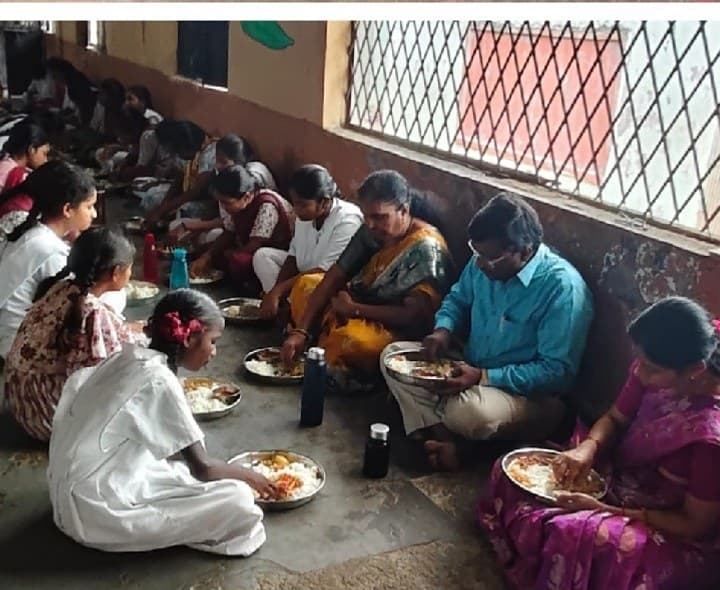 ఆశ్రమ పాఠశాలను తనిఖీ చేసిన అధికారులు - Udayam
