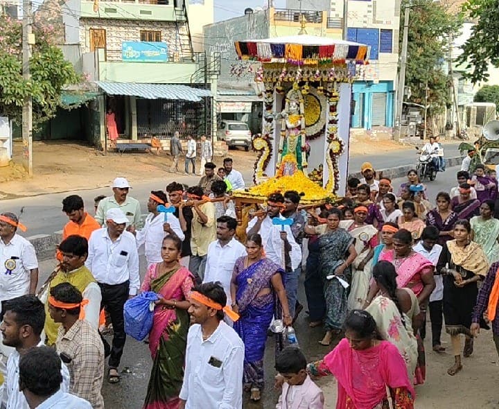 శ్రీకృష్ణుడి ప్రతిమ ఊరేగింపు - Udayam