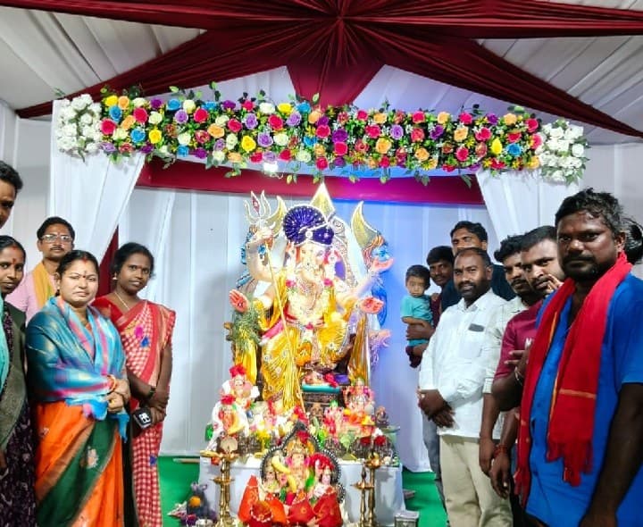 అన్నప్రసాద వితరణలో మున్సిపల్ చైర్పర్సన్ - Udayam