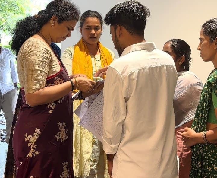 నిరుపేద విద్యార్థినికి బుట్టా ఫౌండేషన్ ఆర్థిక సహాయం - Udayam
