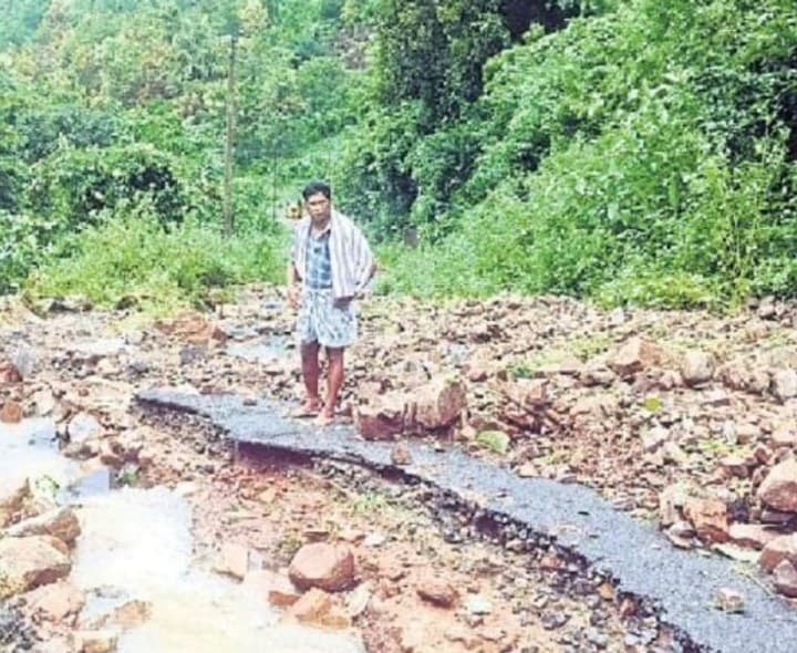 కొట్టుకుపోయిన చాకలిగూడ రోడ్డు - Udayam