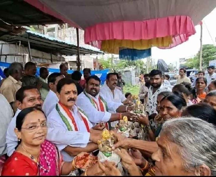 పర్యావరణ పరిరక్షణకు మట్టి విగ్రహాలను ప్రతిష్టించాలి కాంగ్రెస్ - Udayam