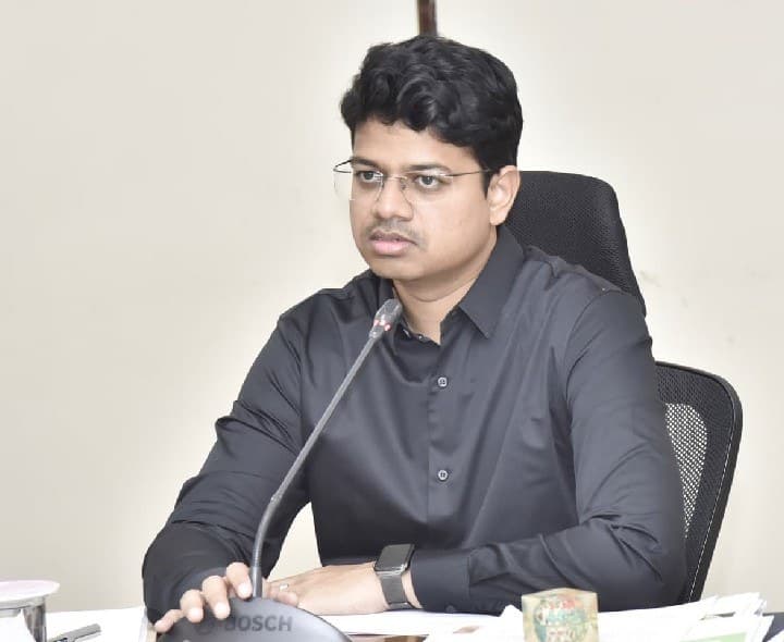 సబ్సిడీ విత్తనాలను సద్వినియోగం చేసుకోవాలి