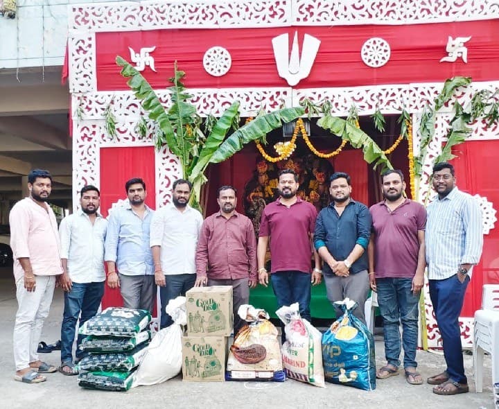 భక్తితో అన్నదానం నిత్యావసరాల పంపిణీ - Udayam