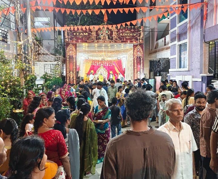 మల్లికార్జున నగర్లో టీం ఆదిదేవ్ ఆధ్వర్యంలో మహా అన్నదానం - Udayam