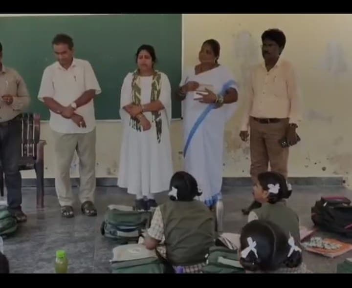 264 మంది విద్యార్థులకు నులిపురుగుల మాత్రలు - Udayam