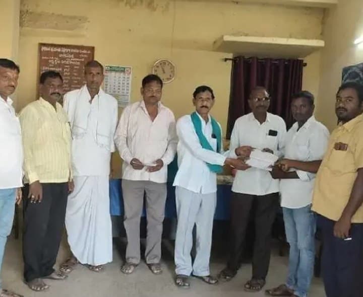 బాధిత కుటుంబానికి బీమా చెక్కు అందజేత - Udayam