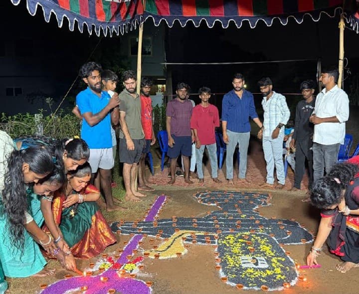 కొత్త వలస కె.వి.ఎల్. లోకల్ బాయ్స్ ఆధ్వర్యంలో వైభవంగా దీపారాధన - Udayam