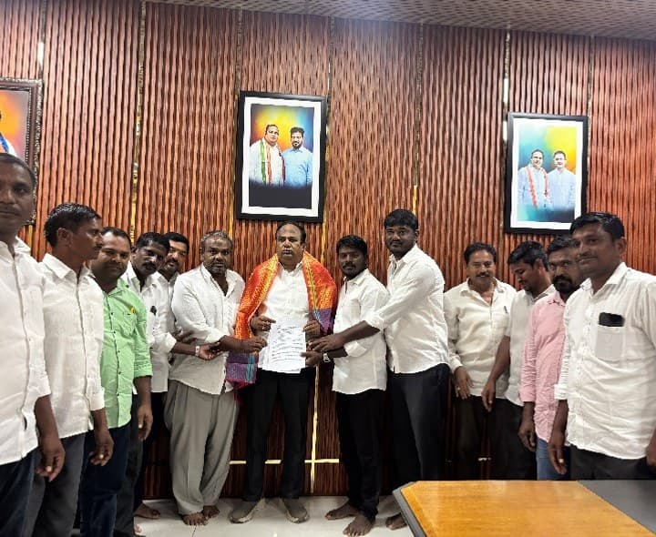 పాఠశాలకు నిధులు మంజూరు చేసిన ఎమ్మెల్యే - Udayam