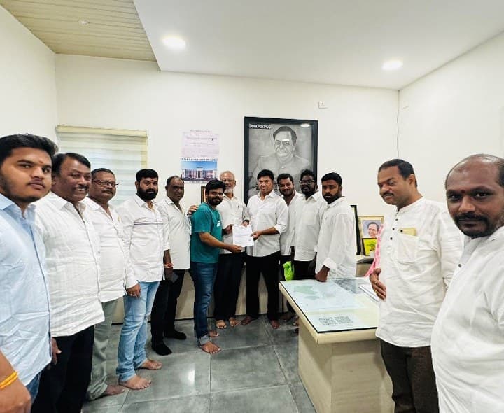 రూ.2.25 లక్షల CMRF సాయం అందజేత - Udayam