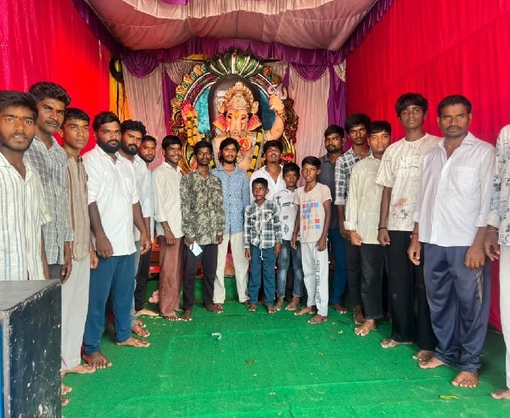 ఓన్నాజీపేట్ గ్రామంలో ఫ్రెండ్స్ యూత్ ఆధ్వర్యం అన్నదాన కార్యక్రమం - Udayam