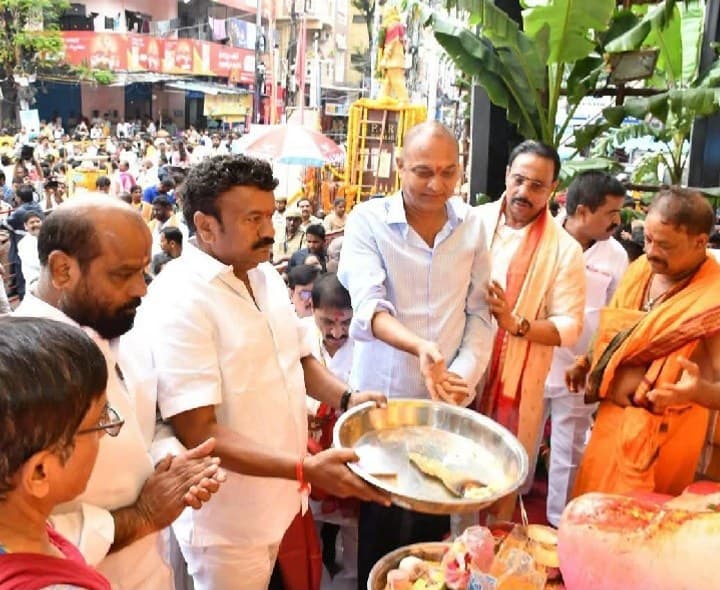 ఖైరతాబాద్ గణపతిని దర్శించిన తలసాని - Udayam