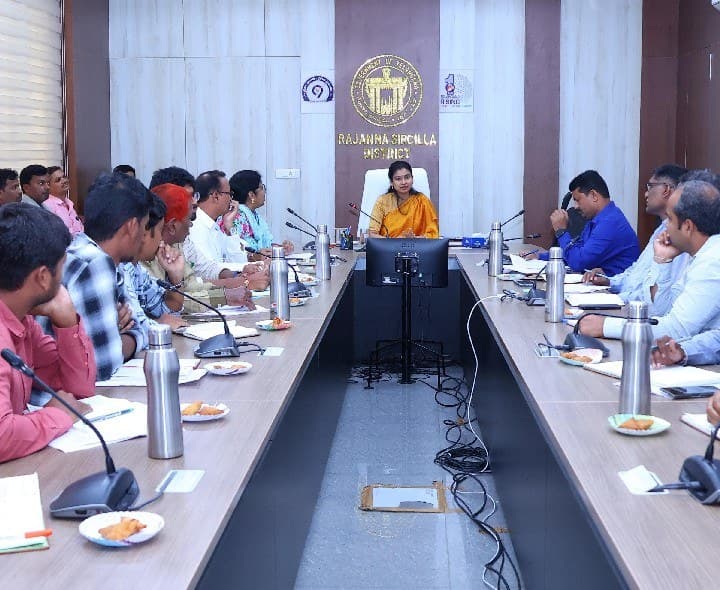 క్రాప్ బుకింగ్ లో వేగం పెంచాలి సిరిసిల్ల జిల్లా కలెక్టర్ - Udayam