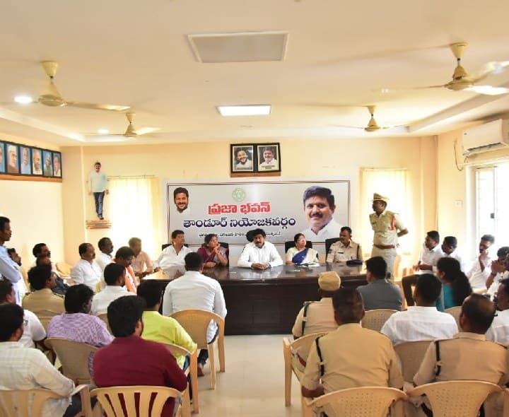 అధికారులు, ప్రజాప్రతినిధులతో ఎమ్మెల్యే మనోహర్ రెడ్డి సమీక్ష - Udayam