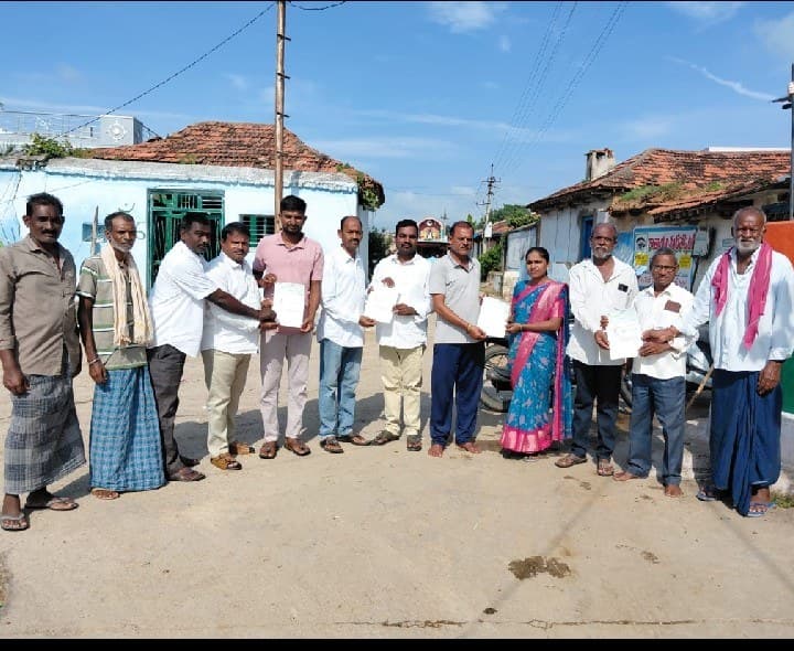 సీఎం సహాయనిది చెక్కుల పంపిణీ - Udayam