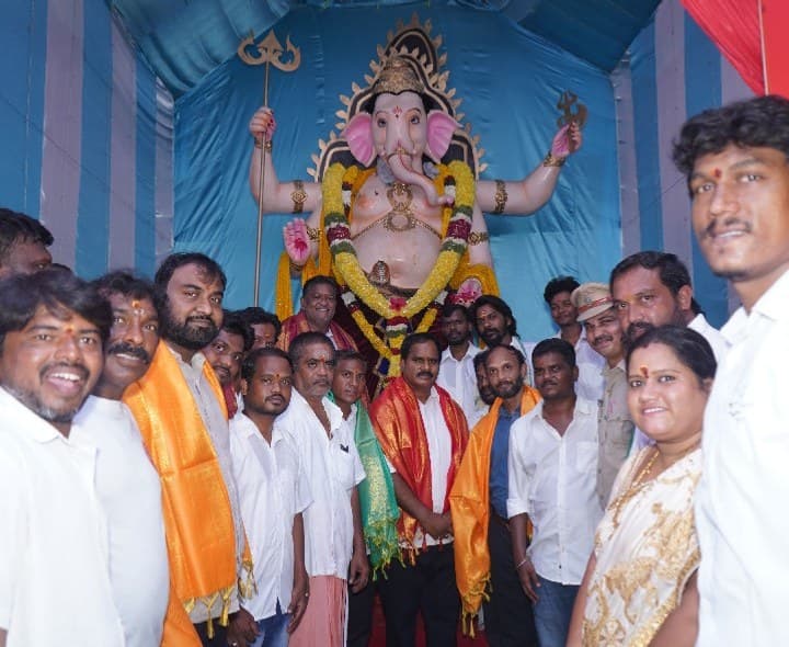 వినాయక మండపాల్లో ఎమ్మెల్యే ప్రత్యేక పూజలు - Udayam