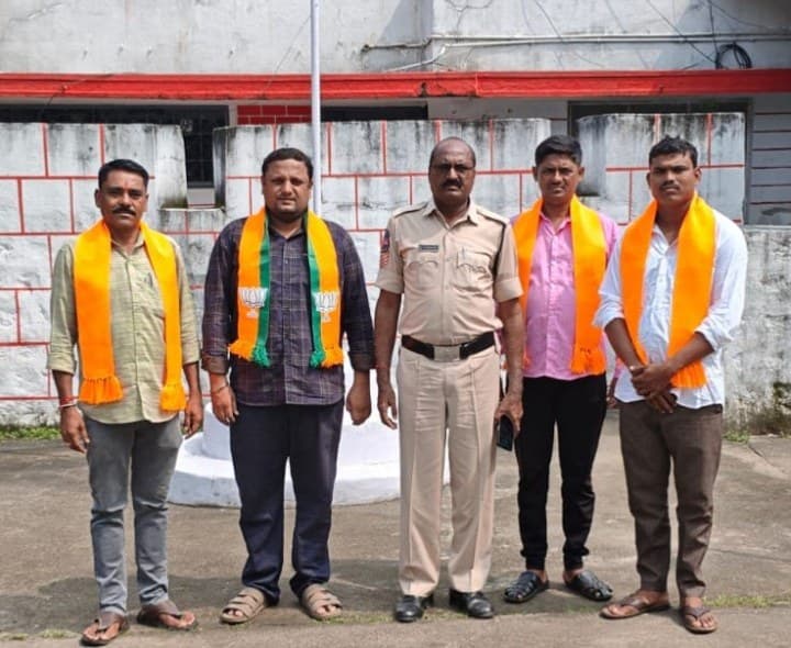 బిజెపి ఎస్టీ మోర్చా నాయకుల అరెస్ట్ - Udayam